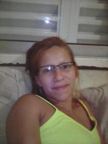 Mujer busca hombre en Contactos Chile